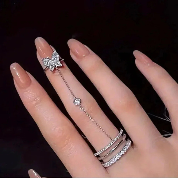 NWOT Adjustable Rhinestone Butterfly Tassle Ring Set - Picture 3 of 7